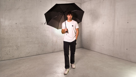 Foldable black umbrella
